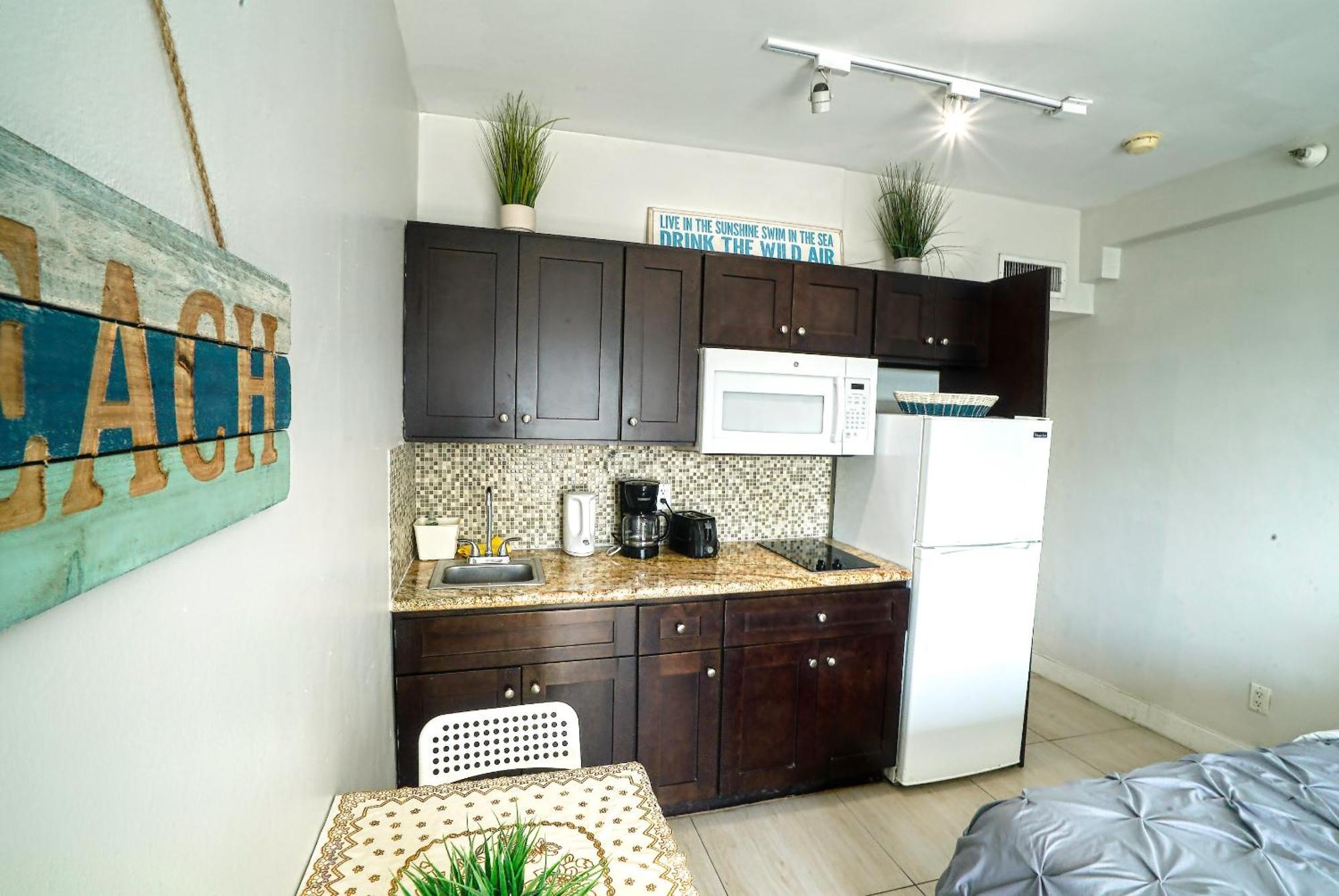 Deluxe Studios And Apartments At The Casablanca Miami Beach Habitación foto