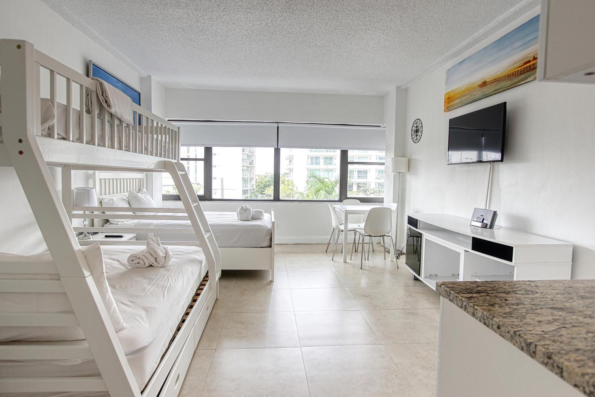 Deluxe Studios And Apartments At The Casablanca Miami Beach Habitación foto